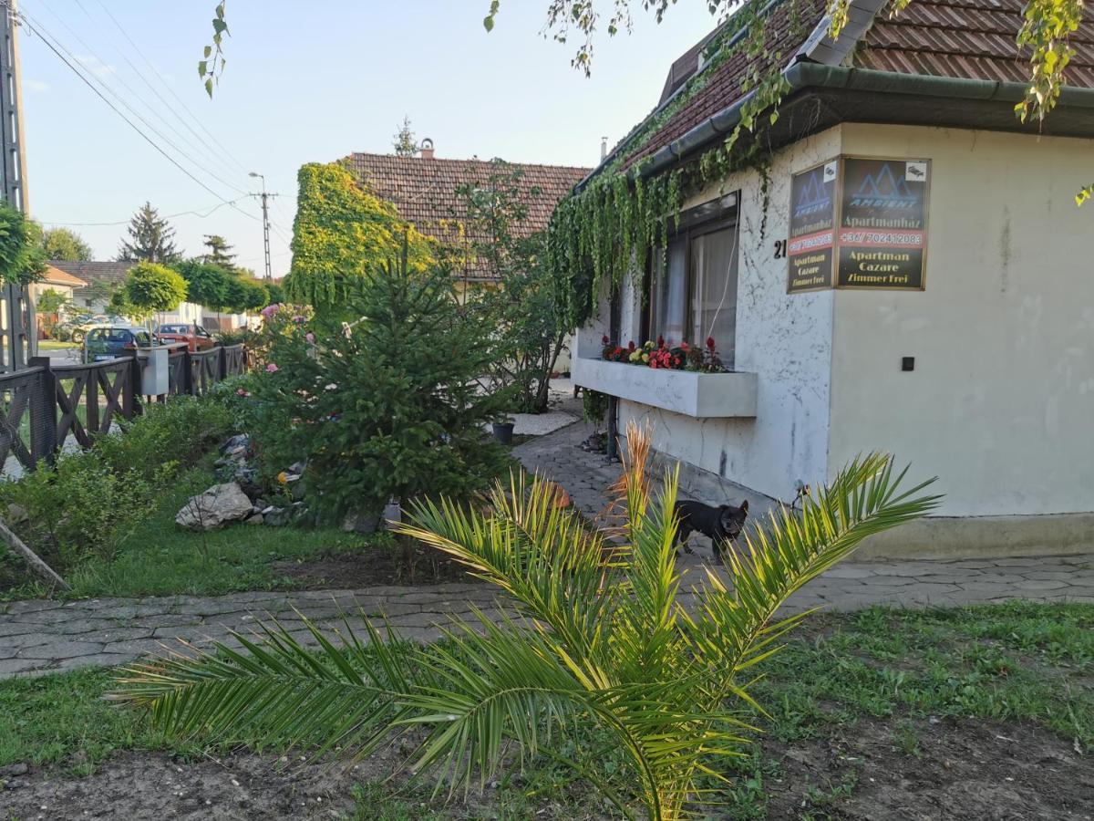 Ambient Deluxe Apartman Gyula Exterior photo