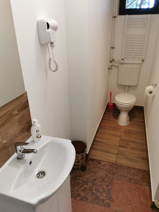 Ambient Deluxe Apartman Gyula Exterior photo