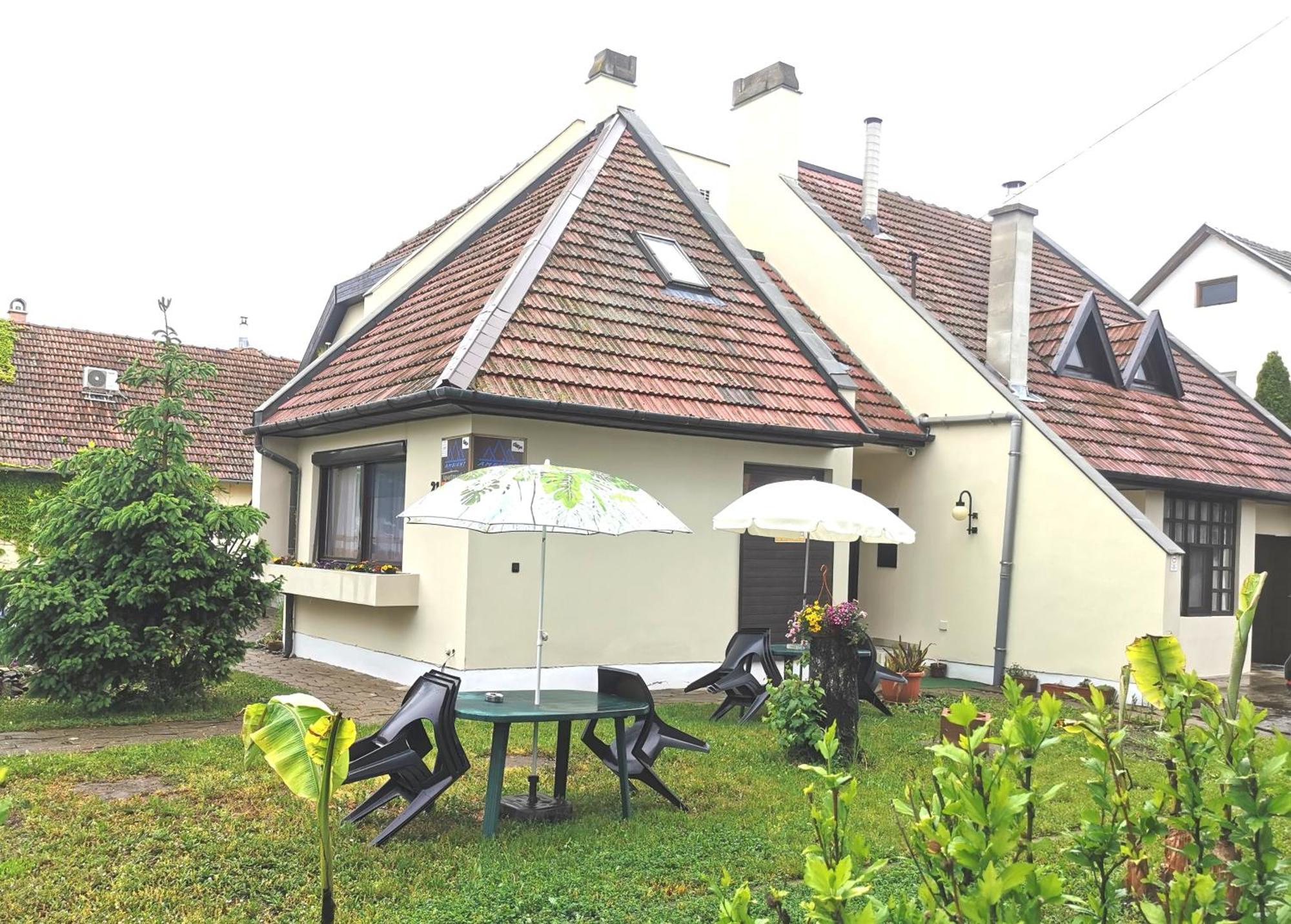 Ambient Deluxe Apartman Gyula Exterior photo